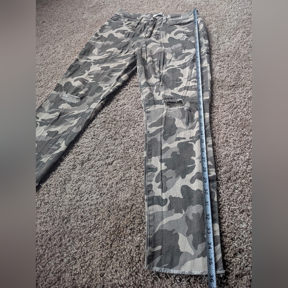 YMI Camouflage Distressed Skinny Stretch Jeans Size 11 - Picture 9 of 9